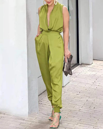 PLUNGE SLEEVELESS TOP POCKET DESIGN CUFFED PANTS SET