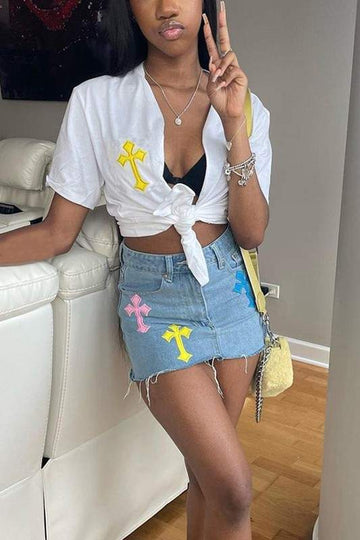 Chic Crop Top with Cut-off Denim Skirt