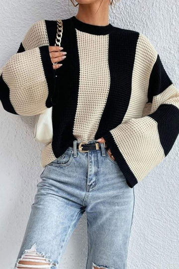 BLACK AND WHITE FASHION SWEATER