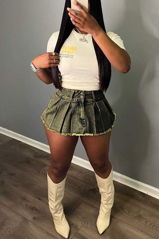 DISTRESSED DENIM SHORTS