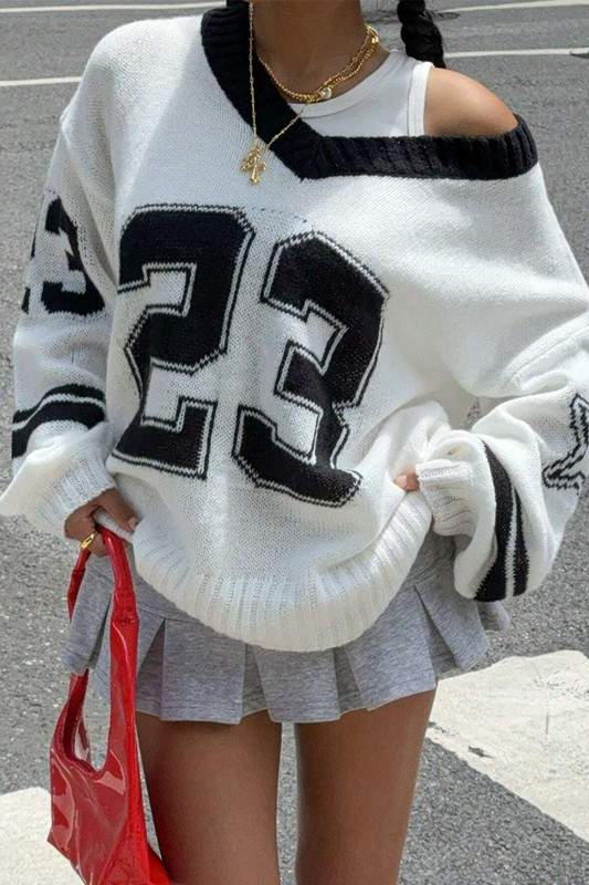 NUMBER PRINT V NECK SWEATER