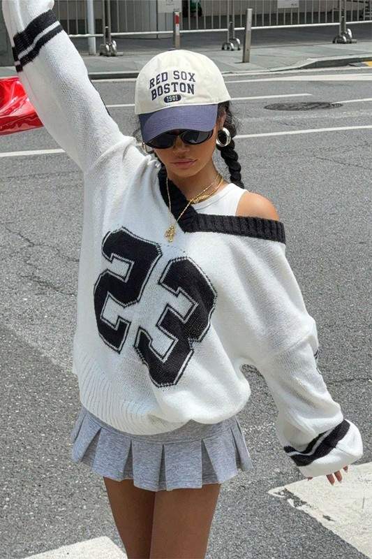 NUMBER PRINT V NECK SWEATER