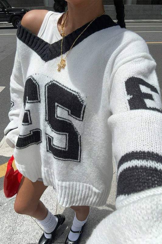 NUMBER PRINT V NECK SWEATER