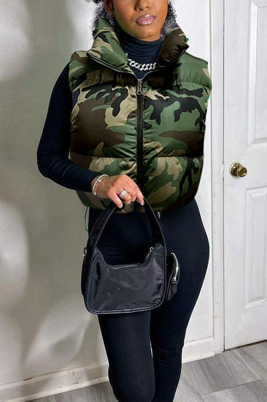 CAMO CROPPED PUFFER VEST