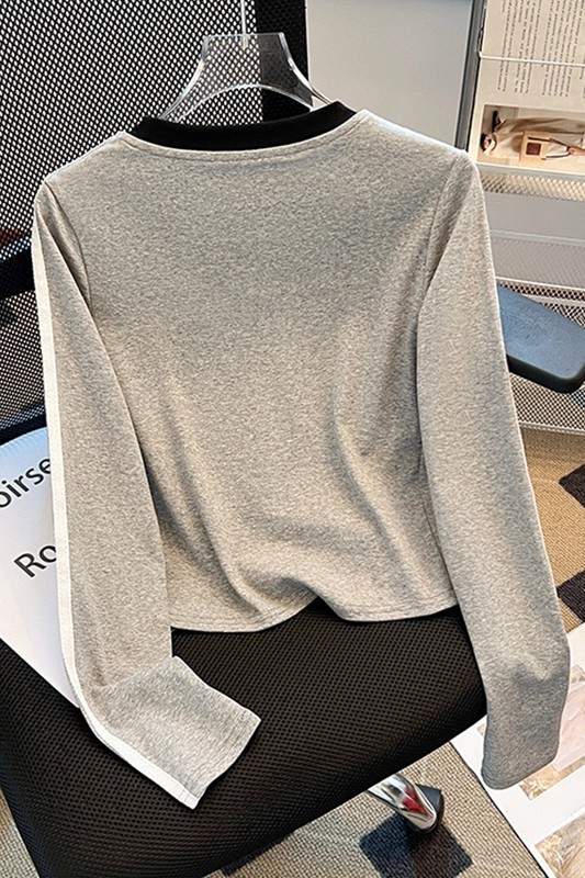 NUMBER PRINT FITTED LONG SLEEVE TOP