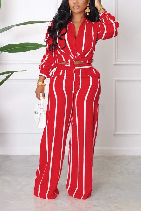 Knotted Crop Top & Wide Leg Pants: Stylish Look