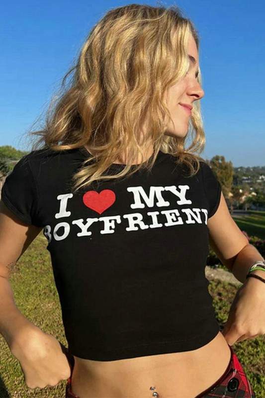 LETTERS FITTED CROP TEE
