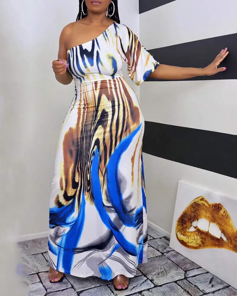 Party Dress: Eye-catching One Shoulder Design