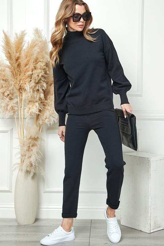 KNIT SOLID TOP AND PANTS CASUAL SET
