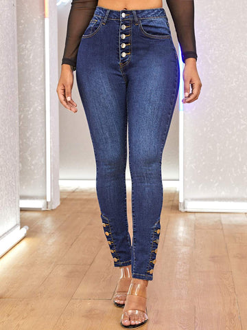 Casual Fashion: Top and High-Waisted Jeans