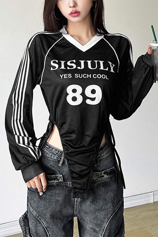 Casual Streetwear: Stylish Graphic Top