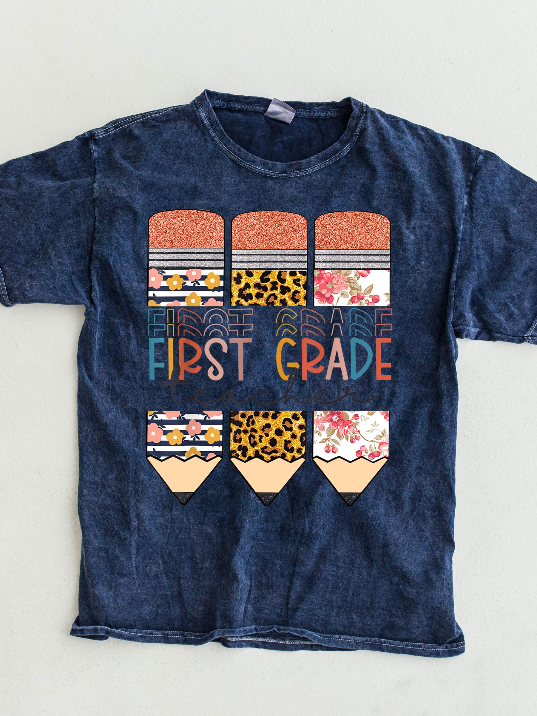 First grade teacher GRAPHIC TEE T-SHIRTS