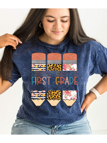First grade teacher GRAPHIC TEE T-SHIRTS