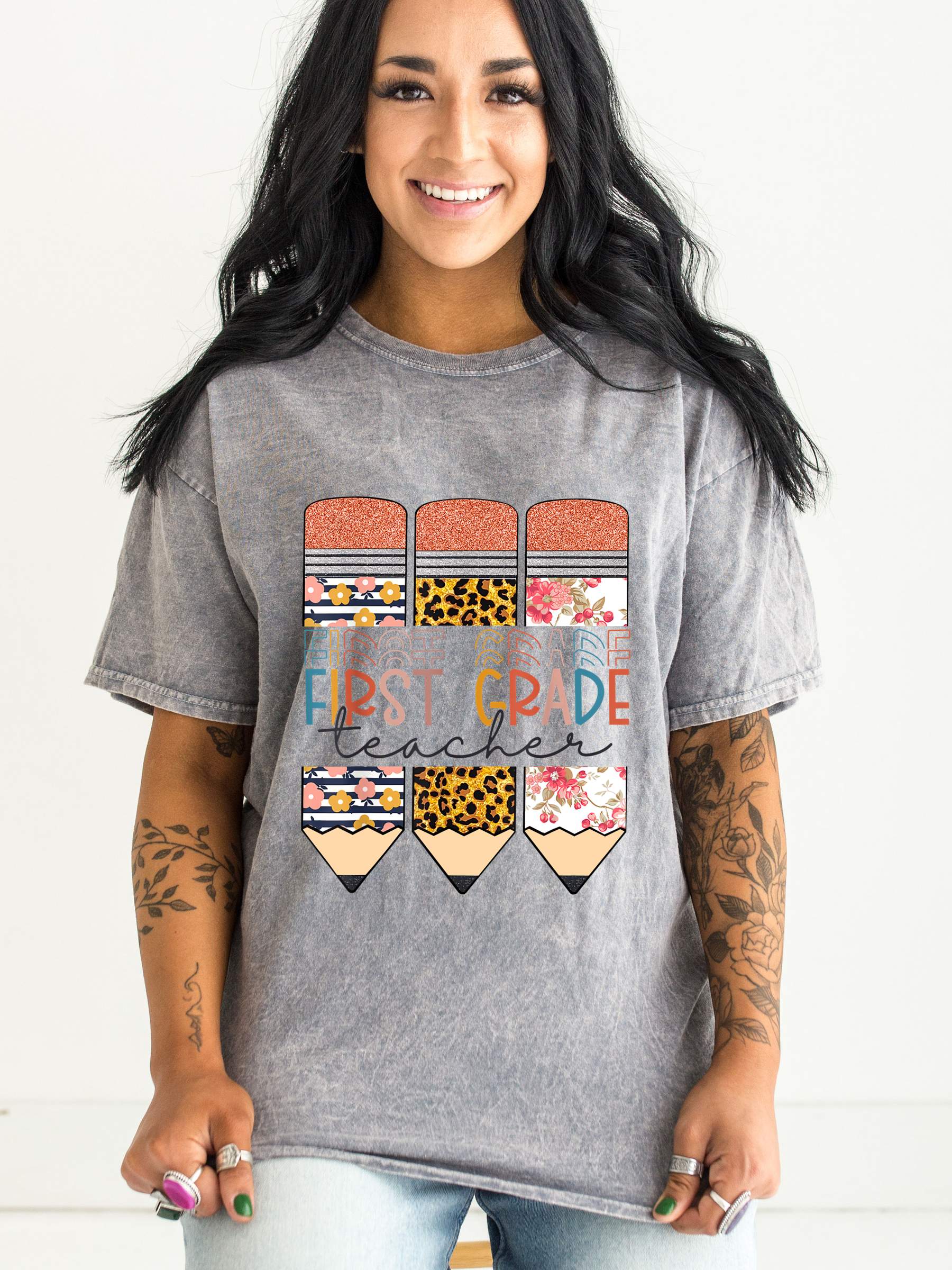 First grade teacher GRAPHIC TEE T-SHIRTS
