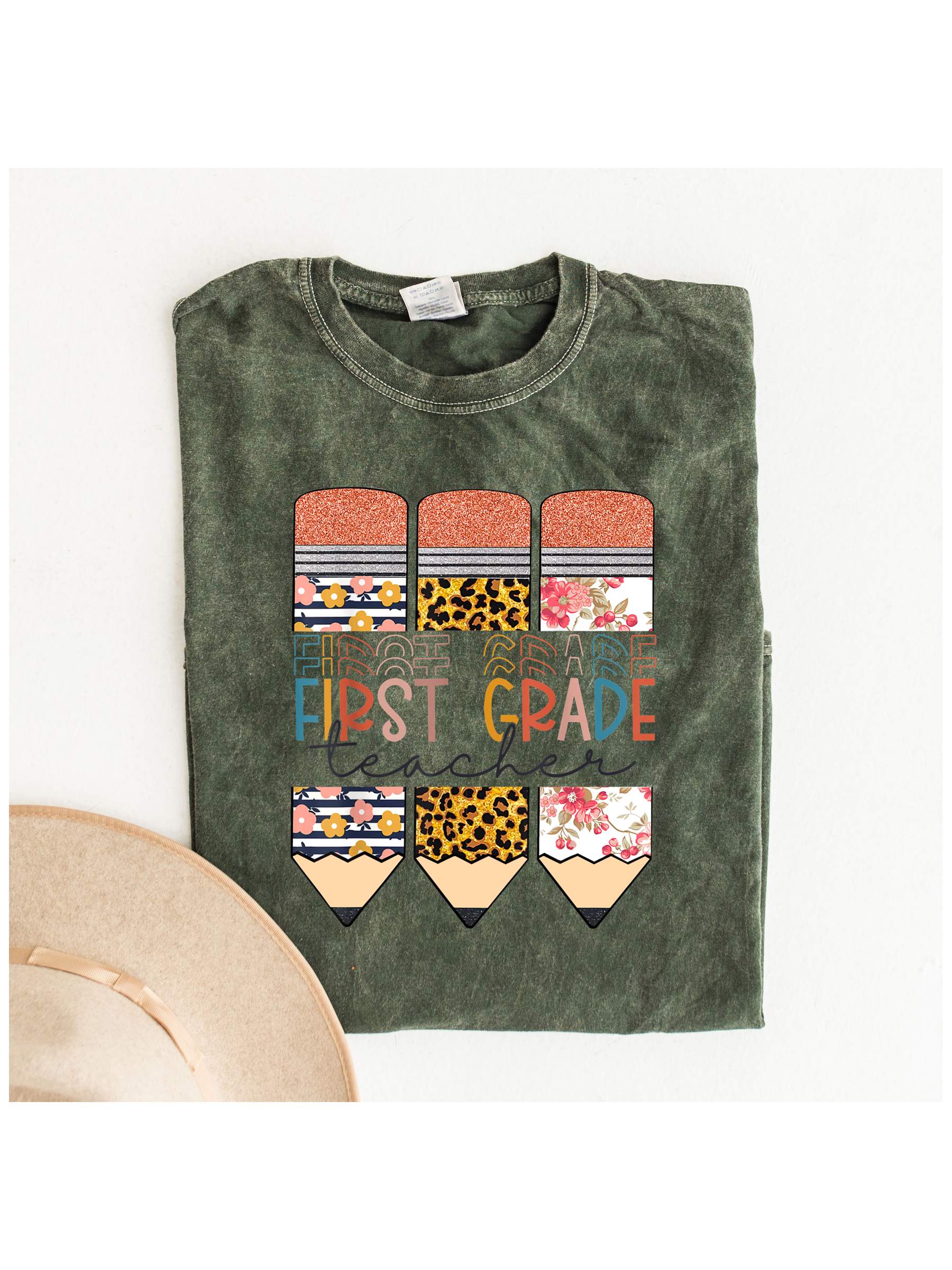 First grade teacher GRAPHIC TEE T-SHIRTS