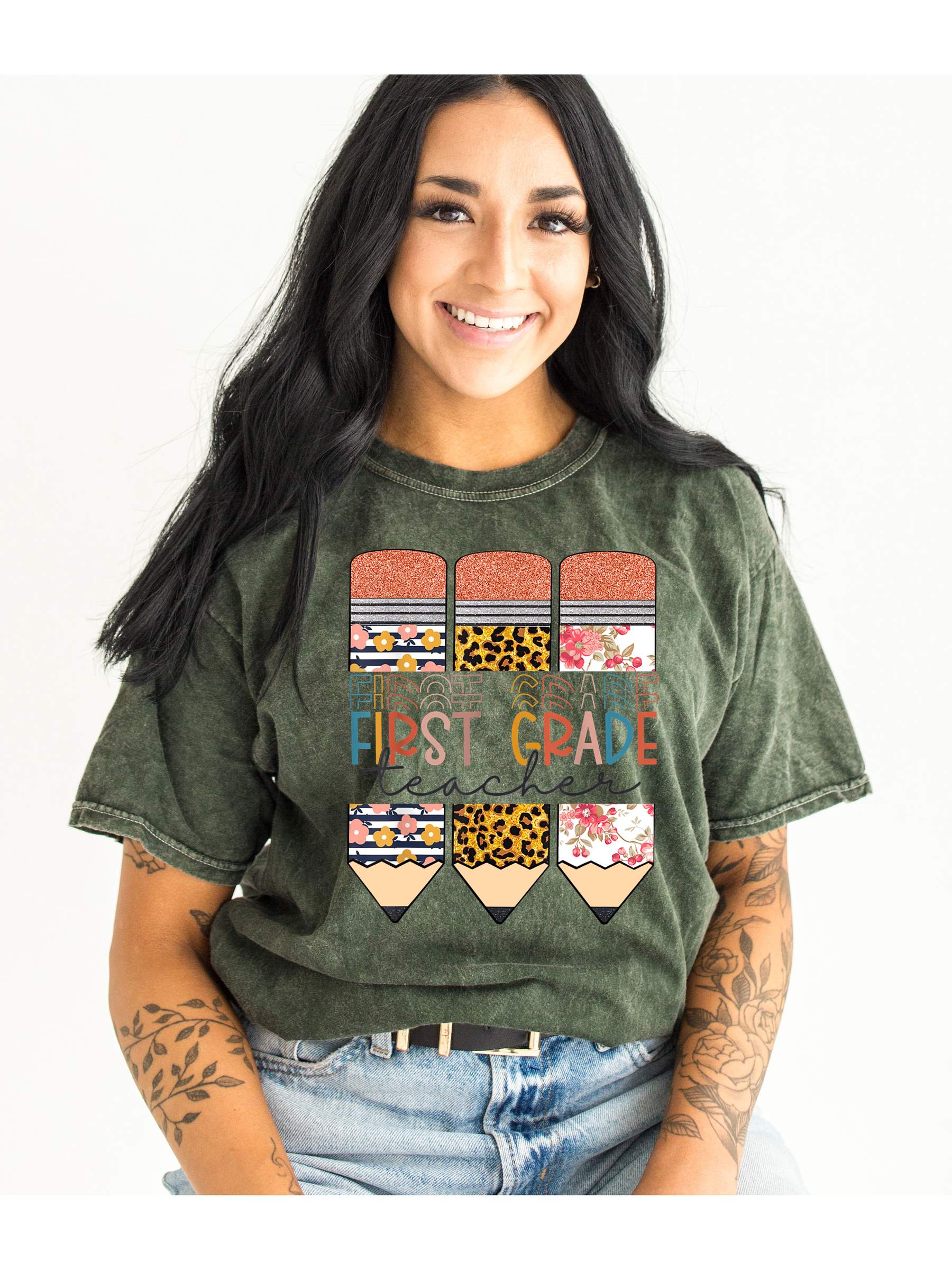 First grade teacher GRAPHIC TEE T-SHIRTS