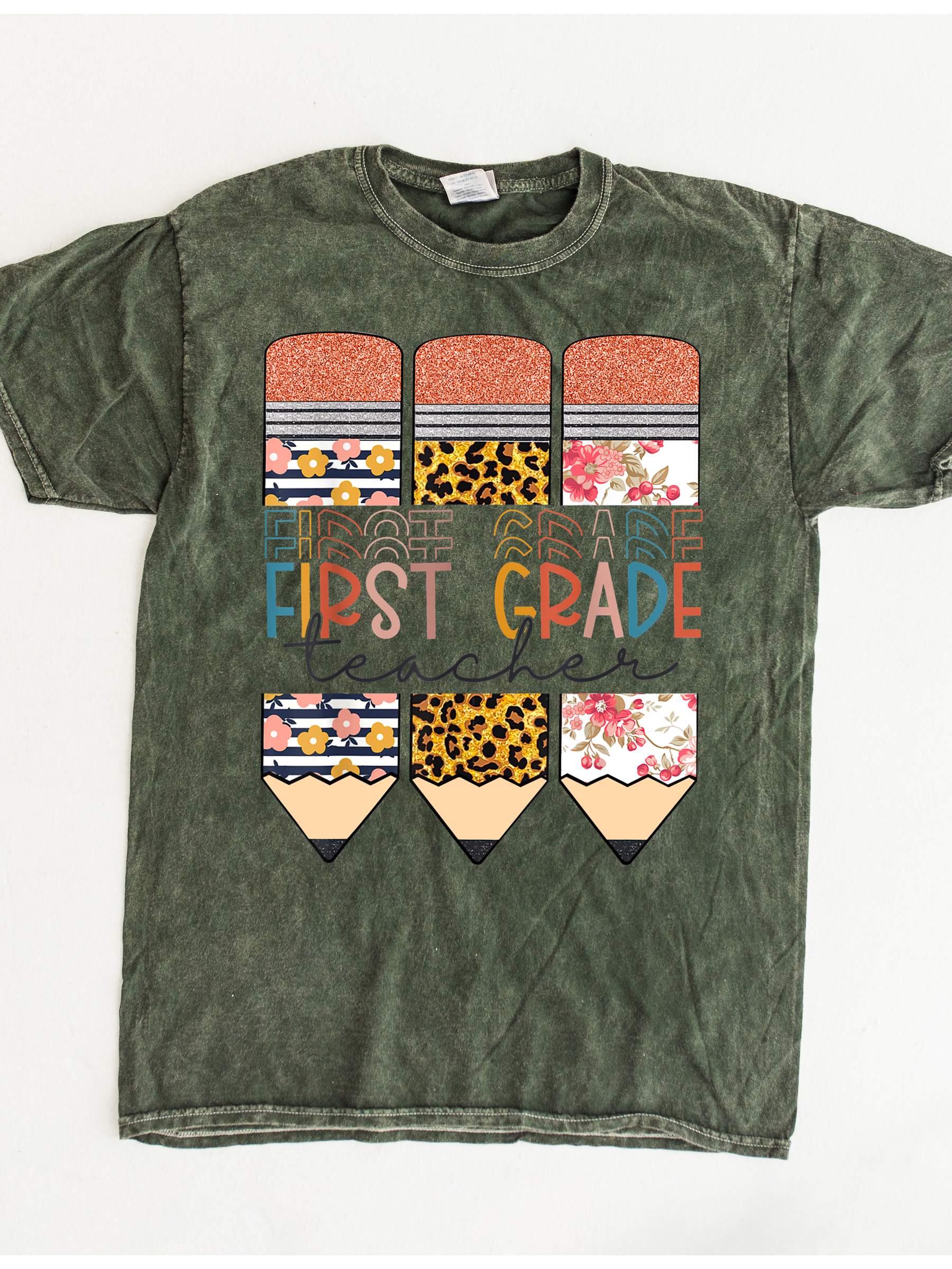 First grade teacher GRAPHIC TEE T-SHIRTS