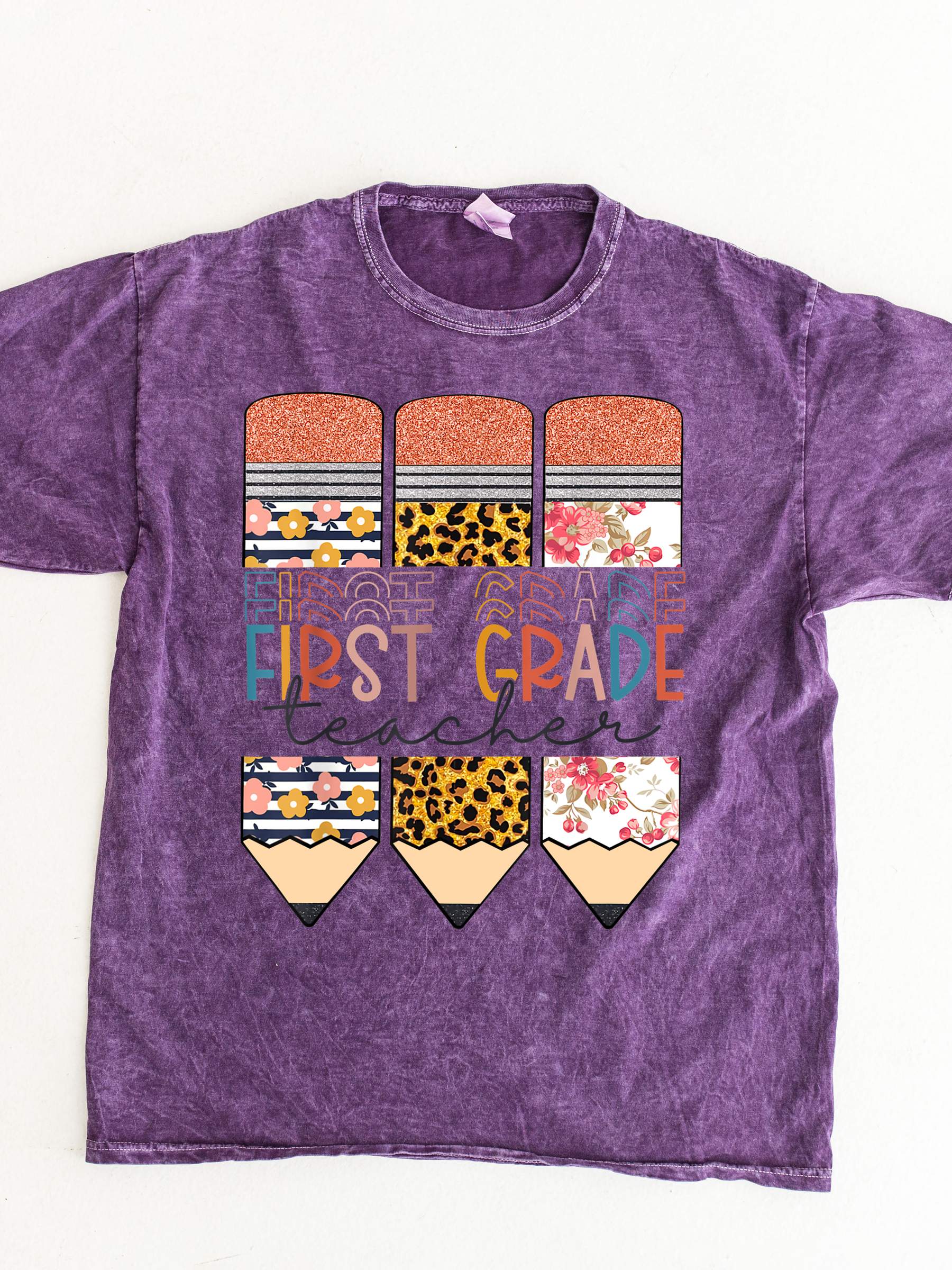 First grade teacher GRAPHIC TEE T-SHIRTS