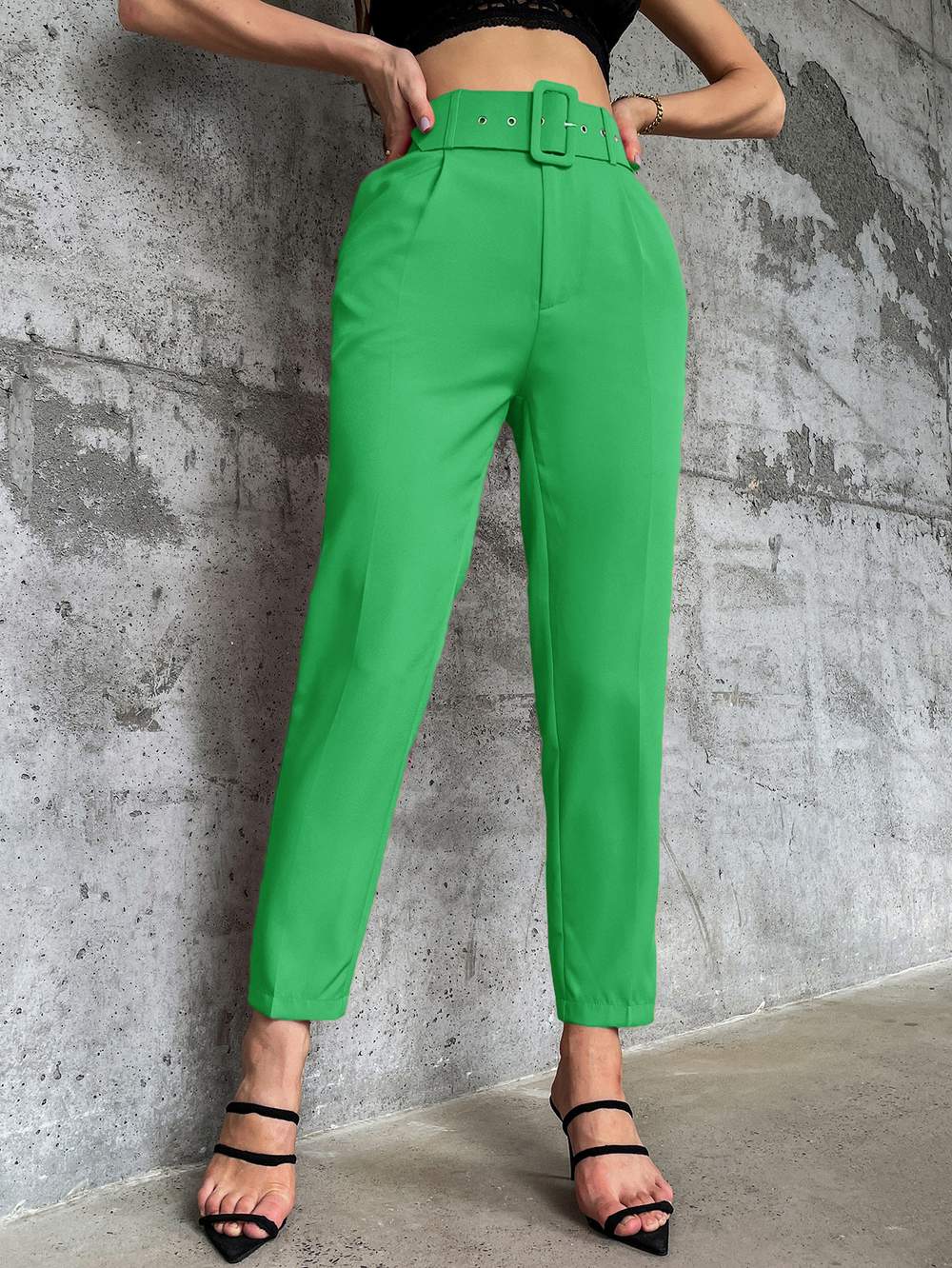 High-Waisted Belted Pants for Chic Outfits