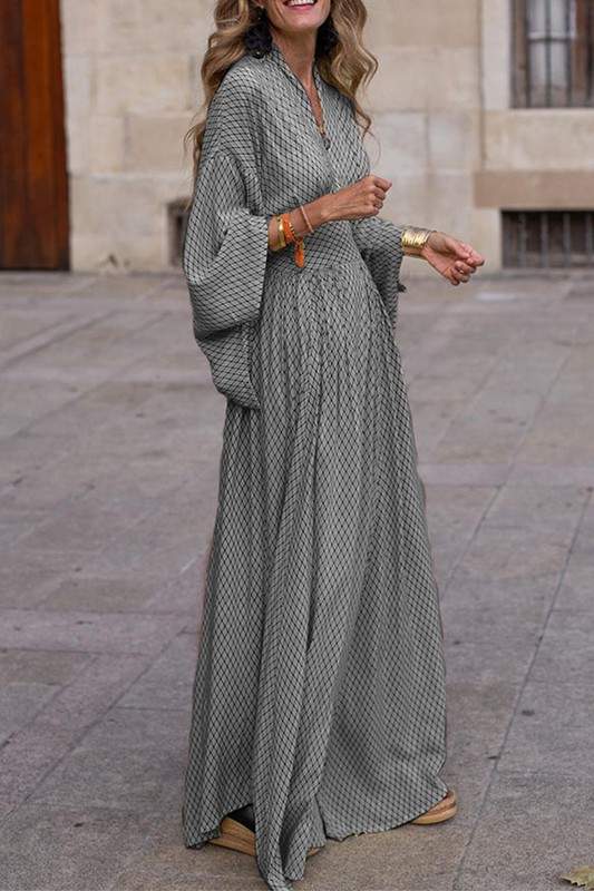 FLOWY DIAMOND PATTERN MAXI DRESS