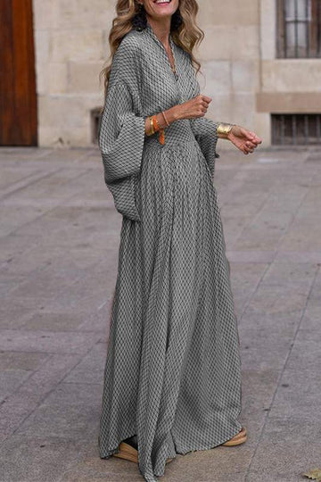 FLOWY DIAMOND PATTERN MAXI DRESS