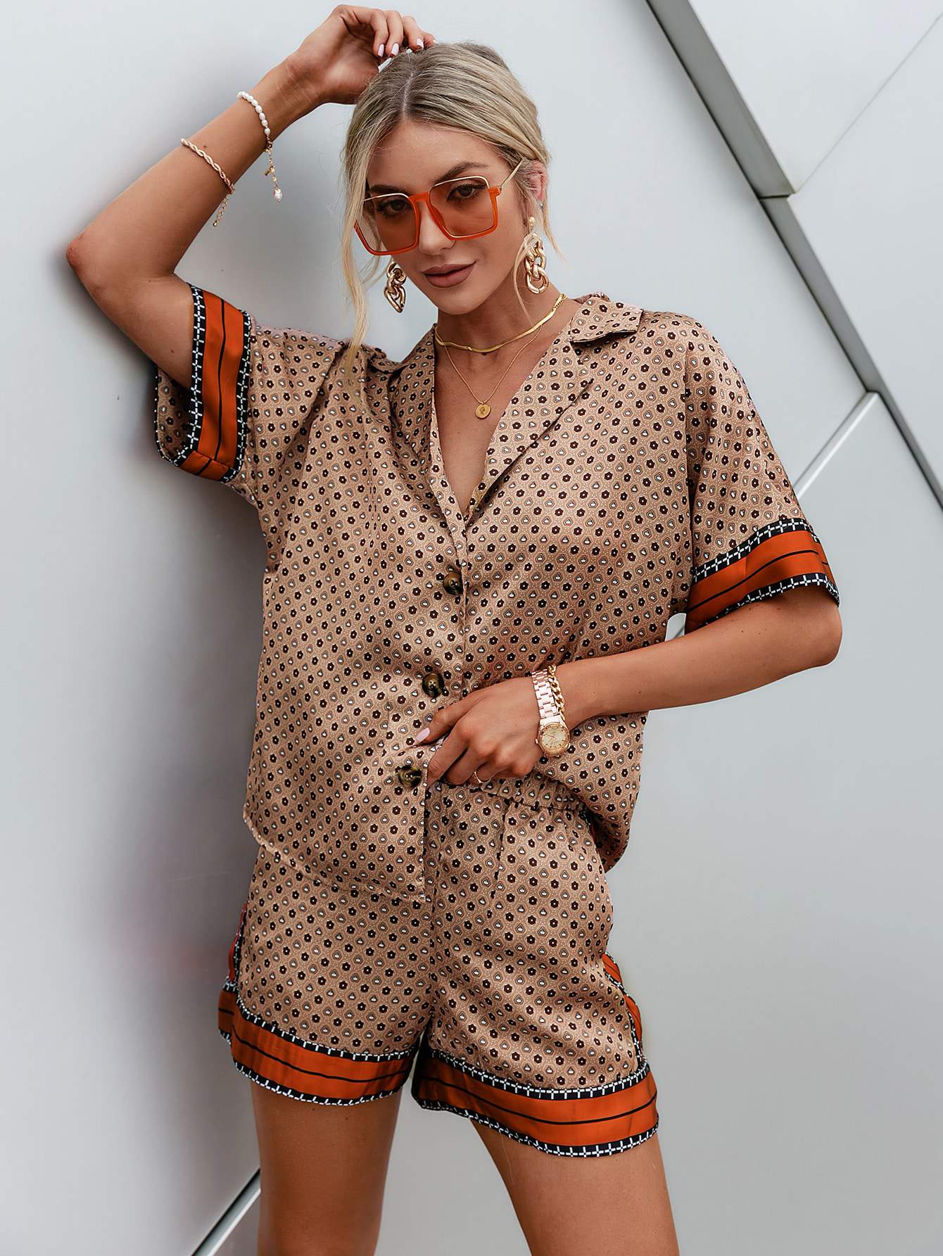 SOLLINARRY ALLOVER PRINT BLOUSE PAPERBAG WAIST SHORTS SET