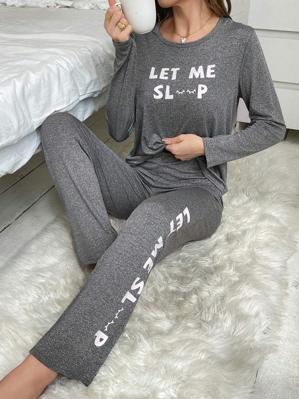 LETTER GRAPHIC TEE PANTS PJ SET